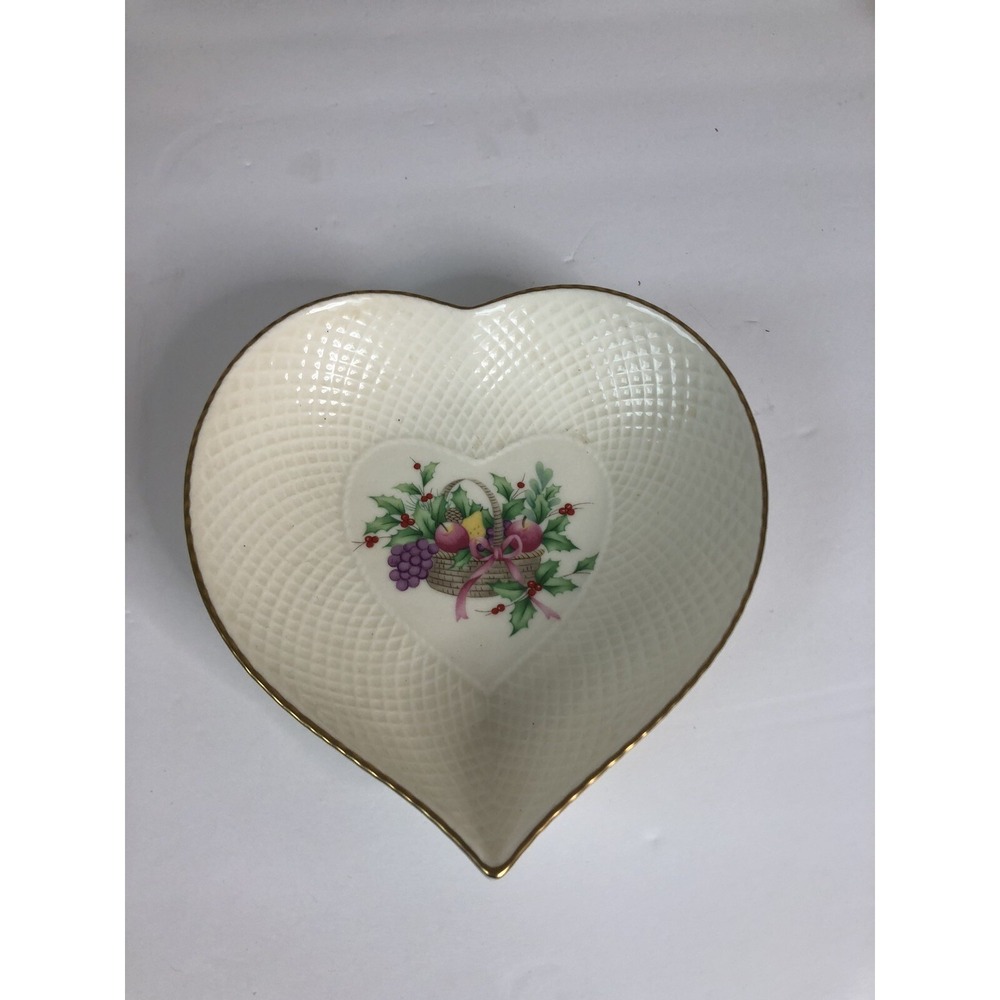 Vintage Mikasa Heart Dish‎ Ivory Bone China Christmas Spirit Narumi Japan EUC
